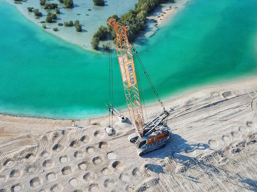 Dynamic compaction rig from above